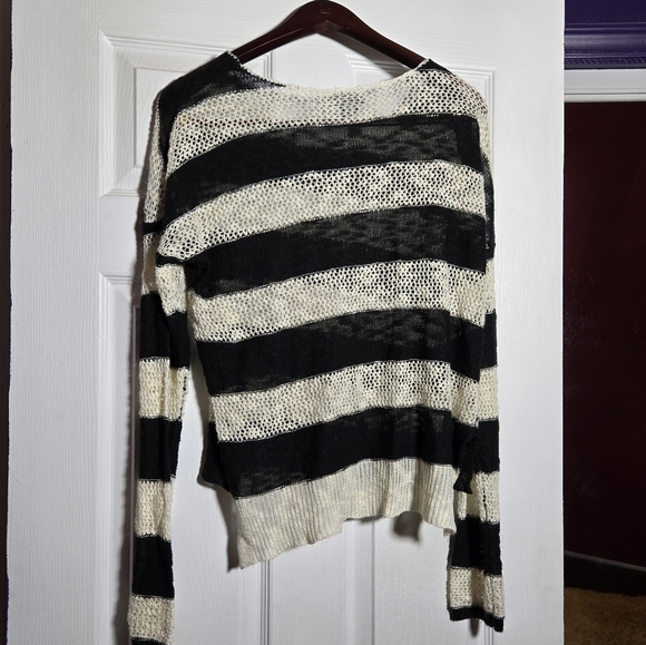 Dots Crochet Sweater - Picture 5 of 7